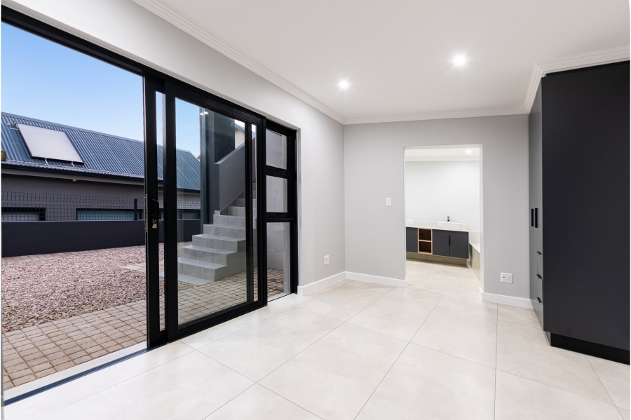 4 Bedroom Property for Sale in Outeniquasbosch Western Cape